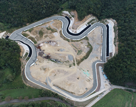 매립장 내 폐기물 매립 및 복토 모습