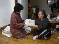 독거노인 무릎담요 전달(GM대우지원) 게시물 미리보기 사진