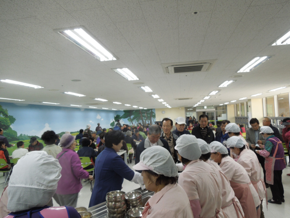 SK 이노베이션 연계 어르신 무료급식 행사 실시_3
